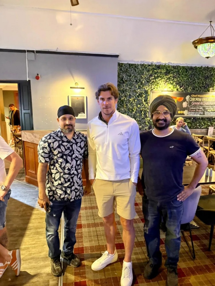 太阳报：贝尔连续两晚去同一家餐厅吃印度菜，并看了卡迪夫城比赛